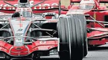 <b>EL OBJETIVO. </b>Alonso por delante de Raikkonen en Silverstone, aunque al final ganó el finlandés, esa es la escena que el español quiere repetir en las próximas carreras.