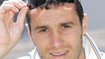 <b>OPTIMISTA.</b> "Si el Barcelona pincha en Mestalla estoy convencido de que podemos ganar el título de Liga" Sobre Figo "Su situación es muy complicada pero no ha terminado un ciclo, le queda mucho fútbol"Guti "Llevo seis años aquí y Guti diez, y aún no sé por qué no ha sido titular con ninguno de los entrenadores que han pasado por el club".