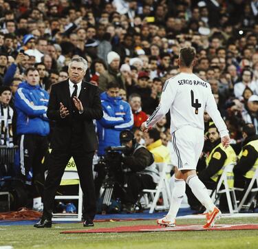 El Barcelona se impone en el Clásico jugado en el Bernabéu (3-4) en lo que parece más un combate de boxeo que un partido de fútbol. Los azulgrana decantan el partido a su lado tras ser expulsado Sergio Ramos al cometer un penalti sobre Neymar. Los blancos habían enlazado 18 partidos sin perder (15 victorias y tres empates). Su última derrota había sido en el Clásico de la primera vuelta (2-1)… 