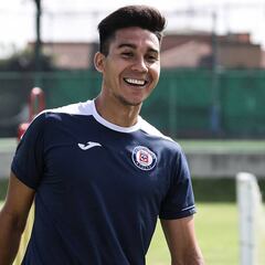 'Pol' Fernández usará el número 10 con el Cruz Azul