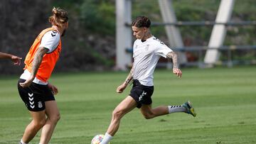 Joel Dominguez durante un entrenamiento.