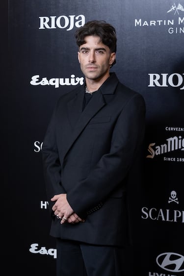 Álvaro de Luna posa en el photocall de la gala de entrega de los Premios Hombres del Año Esquire en el Casino de Madrid.