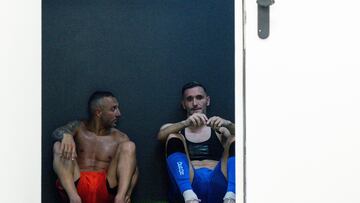 Lucas y Cazorla, reencuentro de dos viejos rockeros: “En casa estamos bien, ¿eh?”