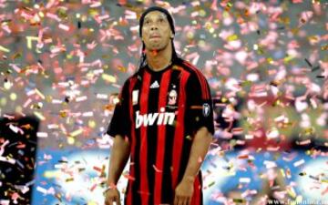 Ronaldinho es su despedida del Milán