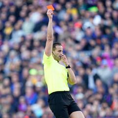 El VAR (en teoría) llegó para penaltis como el de Kessié