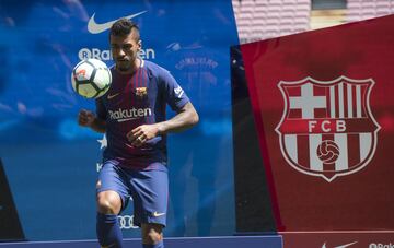 La presentación de Paulinho con el Barcelona en imágenes