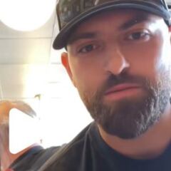 Una pareja desata las críticas por su actitud con un camarero, aunque la realidad sorprende a todos: “¿Necesitas algo más, cariño?”