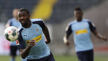 Frankfurt (Germany), 16/05/2020.- Moenchengladbach&#039;s Marcus Thuram eyes the ball during the German Bundesliga soccer match between Eintracht Frankfurt and Borussia Moenchengladbach in Frankfurt, Germany, 16 May 2020. The German Bundesliga becomes the