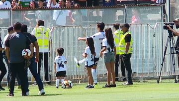 ¿Será el próximo Matías? El '14' repartió balones junto a su hijo