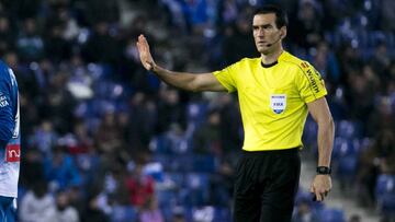 Juan Martínez Munuera first ref to whistle a Madrid derby with VAR
