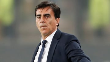 AMDEP498. LIMA (PERÚ), 05/05/2022.- El entrenador de Colo Colo Gustavo Quinteros hoy, en un partido de la Copa Libertadores entre Alianza Lima y Colo Colo en el estadio Nacional en Lima (Perú). EFE/ EFE/Luis Gonzales Taipe
