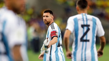 Argentina's forward Lionel Messi (C) and teammates leave the field due to incidents in the stands before the start of the 2026 FIFA World Cup South American qualification football match between Brazil and Argentina at Maracana Stadium in Rio de Janeiro, Brazil, on November 21, 2023. (Photo by Daniel RAMALHO / AFP)