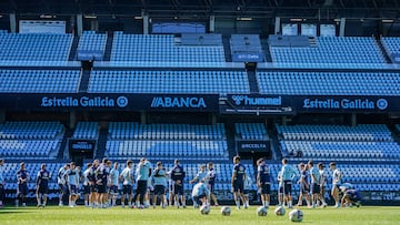La plantilla del Celta se ejercita en Balaídos dos días antes de su primer partido en la Liga 2024-2025.