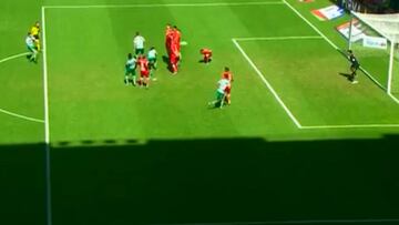 ¡Gran tiro libre! El genial golazo de Valdés en empate de Santos