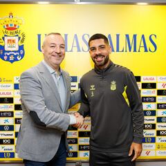 Álex Suárez renueva hasta 2026