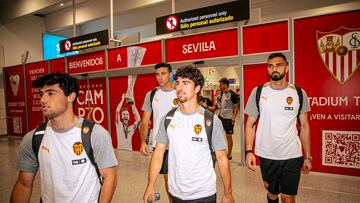 El Valencia llegando a Sevilla.