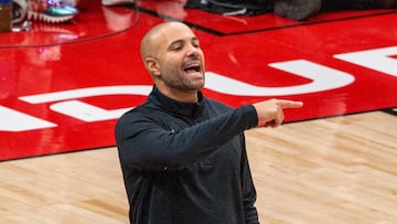 El entrenador de Brooklyn Nets, Jordi Fernández, reacciona este domingo, en un partido de la NBA entre Toronto Raptors y Brooklyn Nets en el Scotiabank Arena, en Toronto (Canadá).