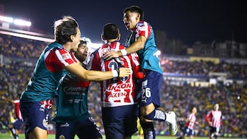 Roberto Alvarado celebrates his goal 0-1 of Guadalajara during the 8th round match between America and Guadalajara as part of the Liga BBVA MX, Torneo Apertura 2025 at Ciudad de los Deportes Stadium, on September 13, 2025 in Mexico City, Mexico.