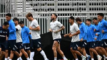 Monterrey's Spanish defender #93 Sergio Ramos (C) jogs with his teammates during a training session at the Wallis Annenberg Stadium in Los Angeles on June 24, 2025, ahead of the FIFA Club World Cup 2025 football match between Japan's Urawa Reds and Mexico's Monterrey. (Photo by Yuri CORTEZ / AFP)