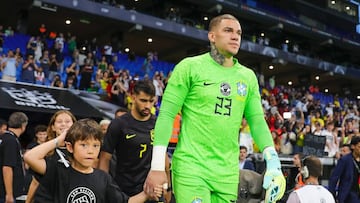 Ederson, baja en Brasil para enfrentaEderson a la sombra de Alisson Becker con Brasilr a Colombia.
