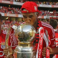 El Benfica pide a Raúl Jiménez en la operación por Talisca