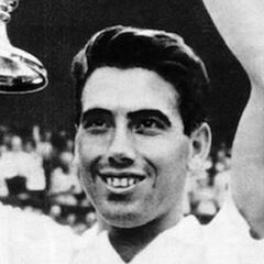 Manolo Santana, referente dentro y fuera de la pista