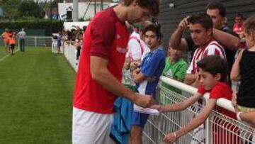 <b>TODO UN ÍDOLO. </b>Llorente es requerido por los hinchas en Dax.