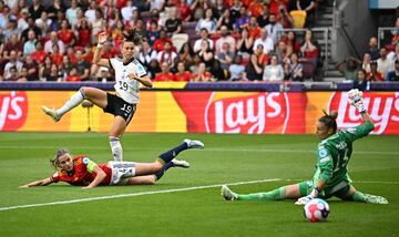 1-0. Klara Bühl marca el primer