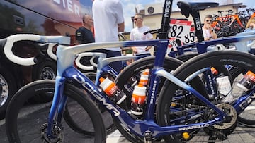 El homenaje de Ineos: 50 años de Bertoglio y el ‘pizzero’ Galdós en el Stelvio