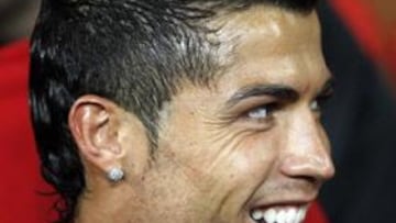 <b>100 MILLONES.</b> Cristiano Ronaldo cree que Kaká y él forman parte de un grupo especial de jugadores que valen más de 100 millones de euros en el mercado, según confesó al Daily Mirror, y que sólo es cuestión de tiempo que un club los pague.