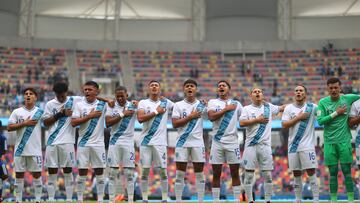 AMDEP1280. SANTIAGO DEL ESTERO (ARGENTINA), 20/05/2023.- Jugadores de Guatemala cantan el himno nacional  hoy, en un partido del grupo A de la Copa Mundial de Fútbol sub-20 entre Guatemala y Nueva Zelanda en el estadio Único de Ciudades en Santiago del Estero (Argentina). EFE/ Juan Ignacio Roncoroni
