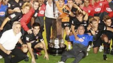 <b>CAMPEÓN. </b>El Atleti ya consiguió ganar el Teresa Herrera en el año 2009. Entonces, Abel Resino era el entrenador rojiblanco.