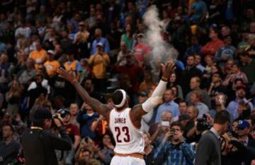 21. CLEVELAND CAVALIERS. 2-3 y gracias a un triunfo en un partido que tenía casi, casi perdido en Chicago. Ya hemos visto a LeBron torcer el gesto, a Waiters perder el foco y a Irving enredarse. Y más minutos de mal que de buen baloncesto. Dentro de no mucho tiempo estarán mucho más arriba, claro.