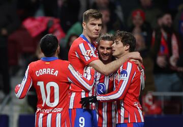 Los jugadores del Atltico de Madrid celebran con Antoine Griezmann el 2-0 al Mallorca. 