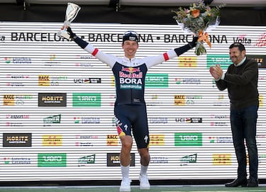 Celebración del ciclista esloveno,  Primoz Roglic, durante la 104.ª Volta Ciclista a Cataluña 2025.