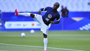 Pavard: "Kanté tiene seis pulmones"