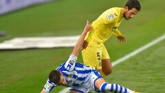 Real Sociedad&#039;s Spanish forward Ander Barrenetxea (L) vies with Villarreal&#039;s Spanish midfielder Dani Parejo during the Spanish League football match between Real Sociedad and Villarreal CF at the Anoeta stadium in San Sebastian, on November 29, 