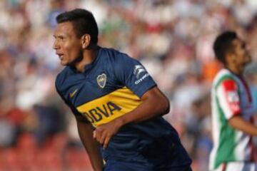 Andrés Chavez celebra la apertura de la cuenta en el Santa Laura.