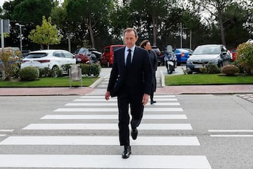 Emilio Butragueño a su llegada al Tanatorio de La Paz.