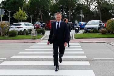 Emilio Butragueño a su llegada al Tanatorio de La Paz.