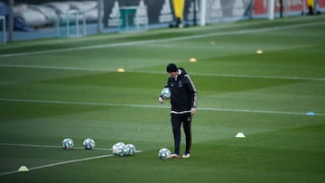 Zinedine Zidane, en el entrenamiento de este s&aacute;bado previo al Cl&aacute;sico. 