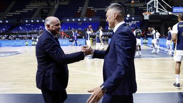 Pablo Laso y Sarunas Jasikevicius se saludan. Hoy se verán las caras en el Palau Blaugrana para disputar un partido de la Euroliga