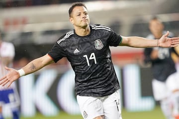 El Chicharito' pidió a Martino no ser convocado debido al nacimiento de su hijo, por lo que Hernández no verá acción en la justa por tercera copa consecutiva.