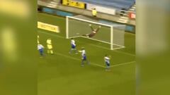 La cómica estirada de un portero que triunfa en redes