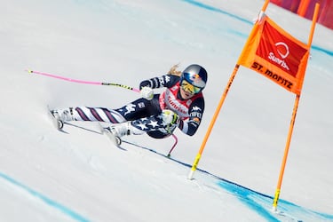 Lindsey Vonn en acción durante el descenso femenino de la Copa del Mundo de Esquí Alpino Audi FIS el 13 de diciembre de 2025 en St Moritz, Suiza.