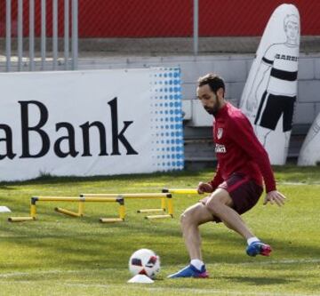 En el entrenamiento, Simeone dio pistas de los posibles titulares ante el Deportivo. 