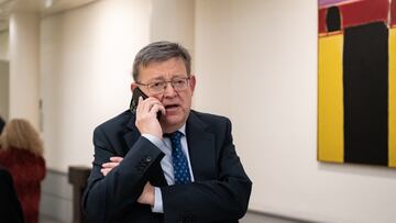 El secretario general del PSPV-PSOE, Ximo Puig, a su salida de una sesi車n plenaria del Senado, a 12 de diciembre de 2023, en Madrid (Espa?a). Tras el Pleno del Congreso donde se ha realizado el primer debate de la proposici車n de Ley de Amnist赤a registrada por el PSOE, Juan Espadas, l赤der del grupo socialista en el Senado, ha solicitado a la Mesa del Senado, donde el PP tiene mayor赤a absoluta, que reconsidere la petici車n que hizo la semana pasada al Consejo General del Poder Judicial (CGPJ) de un informe sobre la proposici車n de ley de amnist赤a. La Mesa del Senado, con mayor赤a 'popular', acord車 la semana pasada acceder a la petici車n de Vox para solicitar al CGPJ y al Consejo Fiscal que redacten un informe sobre la ley de amnist赤a registrada en el Congreso. Esta ley de amnist赤a no cuenta con informes preceptivos al tratarse de una proposici車n de ley registrada en el Congreso, aunque desde el PP buscaban que los 車rganos como el CGPJ se pronunciaran sobre la constitucionalidad de esta norma.
12 DICIEMBRE 2023;SENADO;AMNIST?A;PLENO;
Diego Radam谷s / Europa Press
12/12/2023