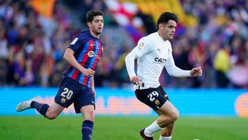 Sergi Roberto of FC Barcelona and Francisco Martinez of Valencia CF during the La Liga match between FC Barcelona and Valencia CF played at Spotify Camp Nou Stadium on March 05, 2023 in Barcelona, Spain. (Photo by Sergio Ruiz / Pressinphoto / Icon Sport)