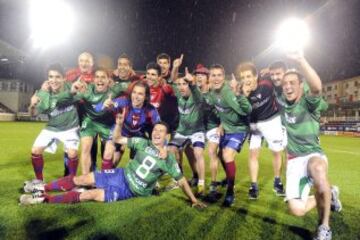 Los jugadores del Éibar celebran su ascenso a Primera División.