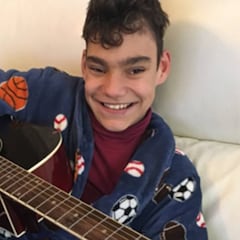 Los famosos llenan de mensajes de ánimo a Adrián Martín